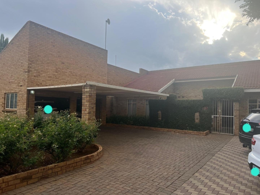 5 Bedroom Property for Sale in Potchefstroom South North West